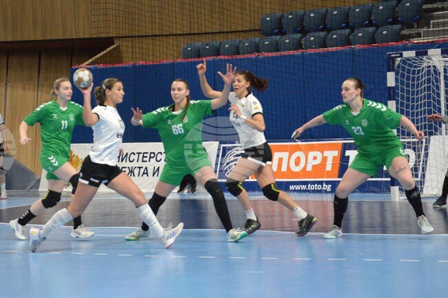 България загуби от Литва и пропусна шанса си да се класира за следващия етап от квалификациите за Евро 2026 по хандбал при жените
