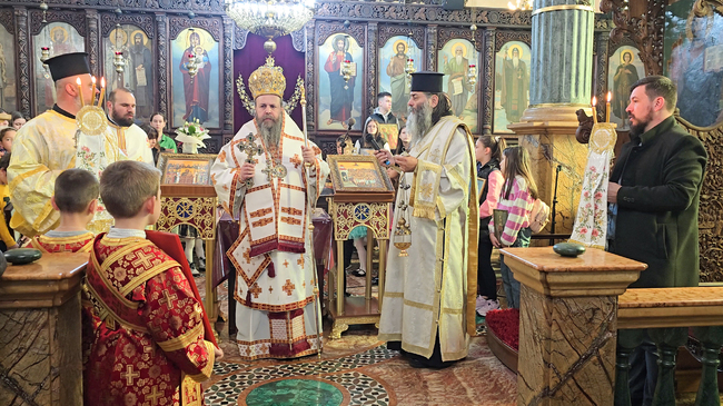 С тържествена света литургия и водосвет бе отбелязан храмовият празник на манастира „Света Богородица – Живоприемний източник“ край Гоце Делчев