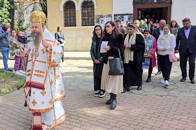 Православна неделя и паметта на светите 40 мъченици бяха основни теми на неделните проповеди в страната