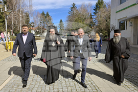 Гоце Делчев - паметник на Неврокопския митрополит Натанаил - поднасяне на цветя