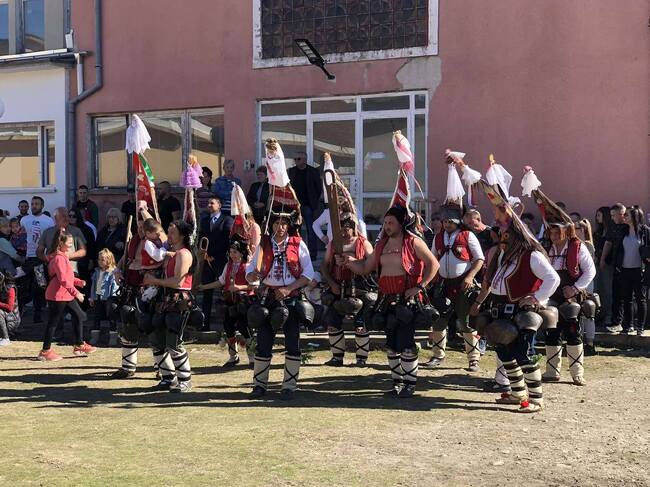 С тежки хлопки и ритуални танци кукери прогониха злото от Николаево 