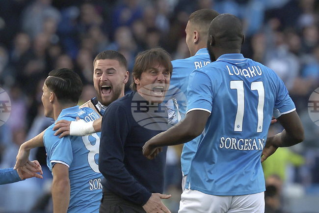 Наполи отново се доближи на точка от първото място в Серия "А" с победа над Фиорентина