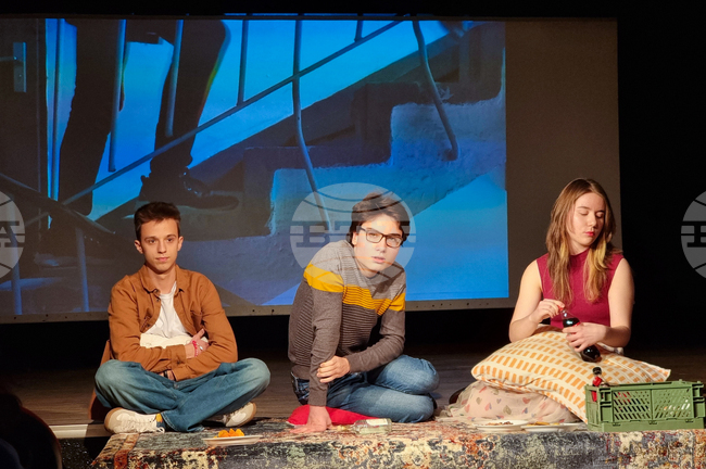 Възпитаниците на киношкола „Братя Люмиер“ във Варна представиха спектакъл по текстове на Яна Борисова