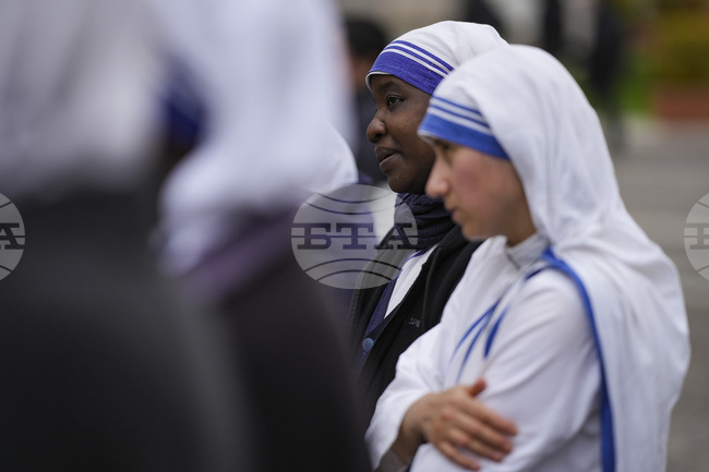 АНСА: Папа Франциск си почива след спокойна нощ в болницата, съобщи Ватиканът