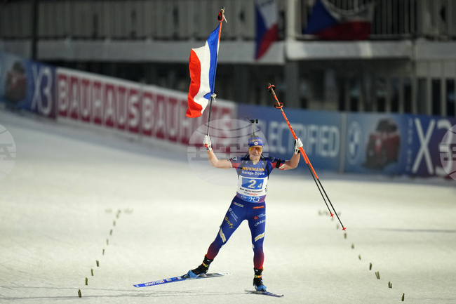 Френската биатлонистка Жулия Симон ще се яви в съда по дело за измама