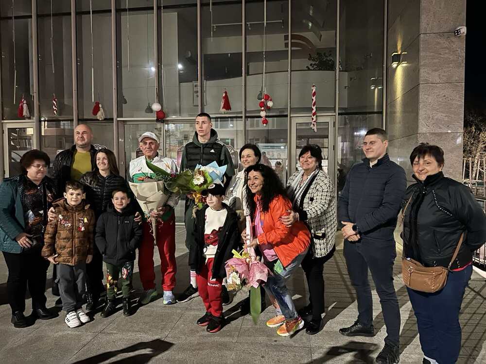 Европейският шампион на дълъг скок Божидар Саръбоюков бе посрещнат с почести в родния Харманли