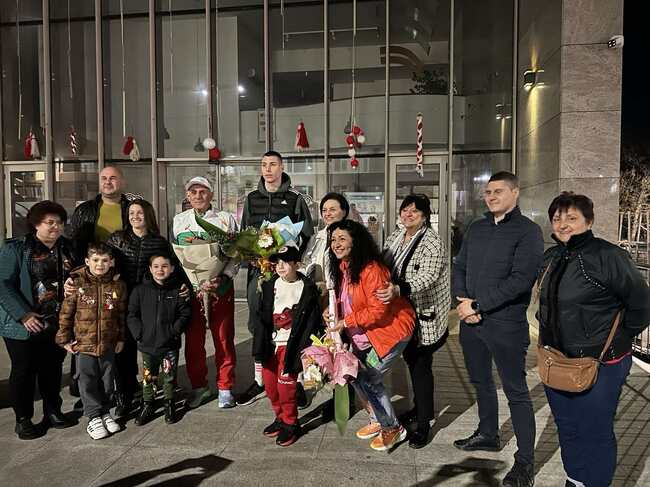 Европейският шампион на дълъг скок Божидар Саръбоюков бе посрещнат с почести в родния Харманли