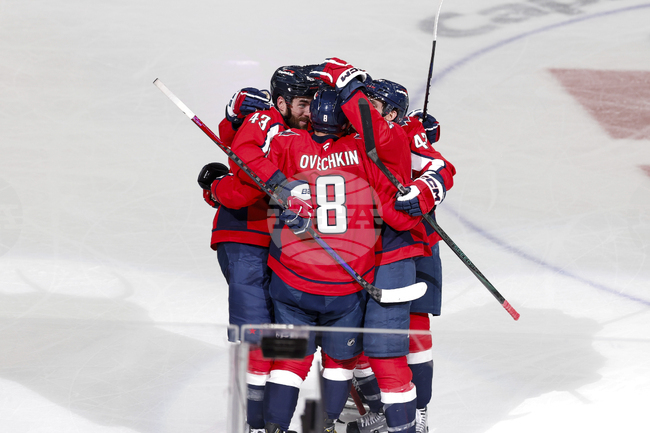 Конър Макмайкъл вкара решаващия гол за победа на Вашингтон срещу Сиатъл в НХЛ, Алекс Овечкин се доближи на девет от рекорда на Уейн Грецки