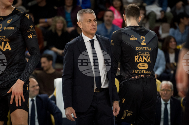 Италианският волейболен отбор Рана Верона е уволнил българския треньор Радостин Стойчев, съобщава специализиран сайт