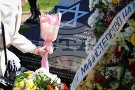Бургас - Ден на спасяването на българските евреи, жертвите на Холокоста и престъпленията срещу човечеството - почит