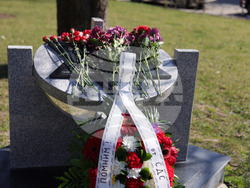 Русе - Холокост - Румен Христов - цветя
