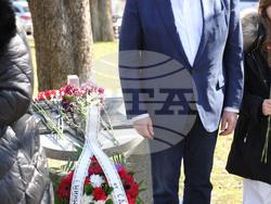 Русе - Холокост - Румен Христов - цветя