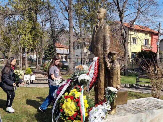 Дупница - Димитър Икономов - памет