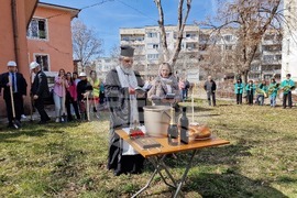 Младежки център - първа копка