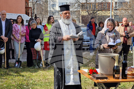 Младежки център - първа копка