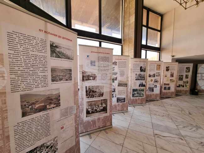 Фото документална изложба представя историята на дупнишката еврейска общност