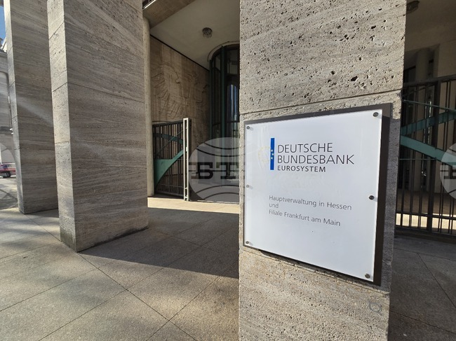 Икономиката на Германия може да отбележи слаб растеж през третото тримесечие, прогнозира Бундесбанк, "Ифо" отчете свиване на икономическата активност