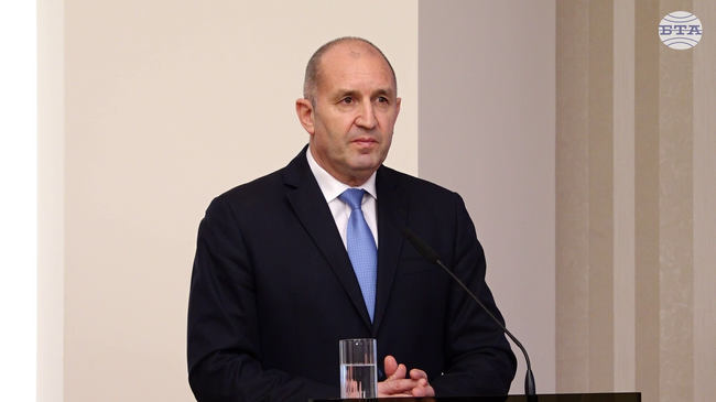 Инсинуациите, че президентът саботира модернизацията на Българската армия, са силно некоректни, каза президентът Румен Радев