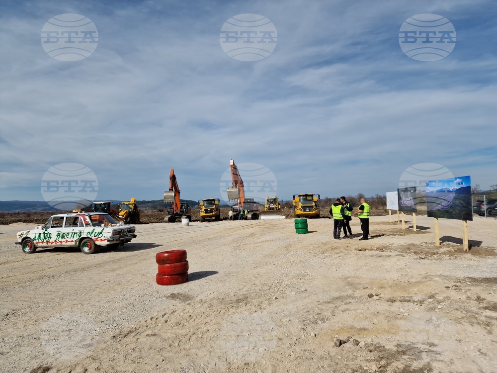 С първа копка започна строежа на нова писта за моторни спортове край Самоков