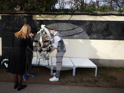 134 СУ "Димчо Дебелянов" - Холокост - жертви - почит