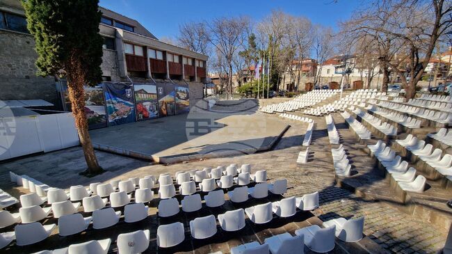 Кметовете на Созопол и Визе подписаха договор за безвъзмездна помощ за реконструкция на Летния театър