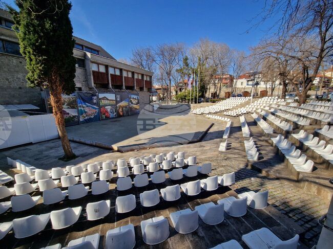 Кметовете на Созопол и Визе подписаха договор за безвъзмездна помощ за реконструкция на Летния театър