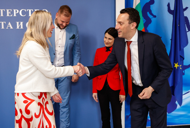 Sports Minister Peshev, UNICEF’s de Bruin Talk Uniting Efforts to Support Young People