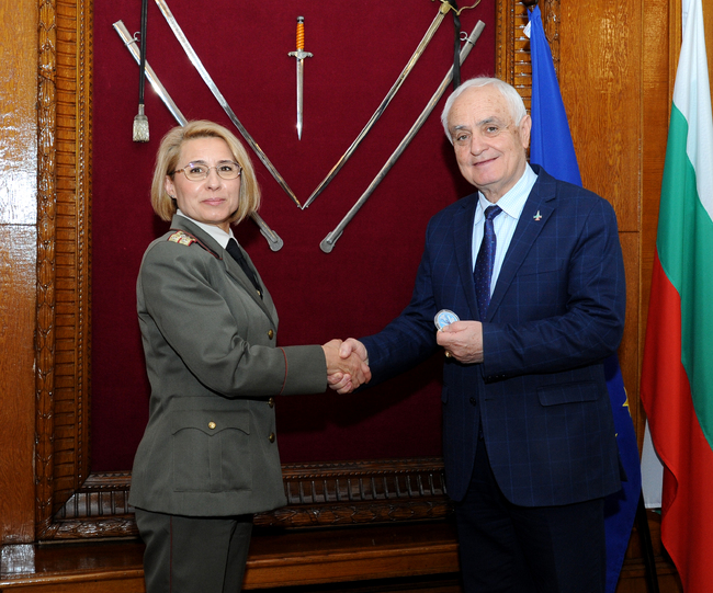 Defence Minister Talks with Women in the Military