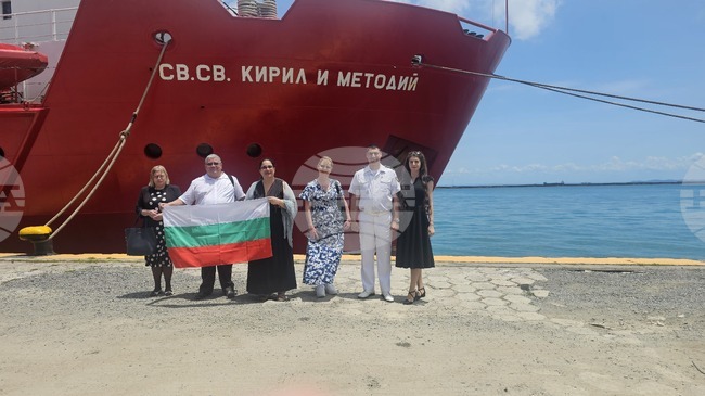 Българският научноизследователски кораб „Св. св. Кирил и Методий“ бе посрещнат в бразилския град Салвадор
