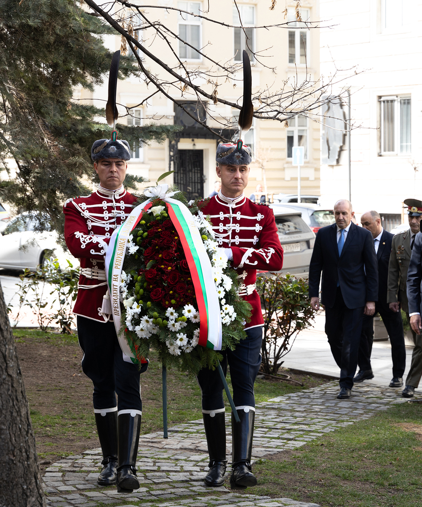 Румен Радев: Спасяването на българските евреи е незаличима част от колективната ни памет и носи със себе си уроците за разрушителната сила на войната и за несломимата мощ на човешката добросърдечност