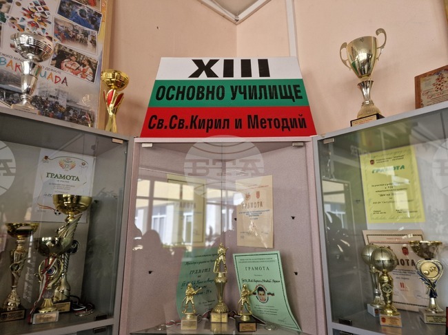 Ученици в Перник заснеха професионален музикален видеоклип