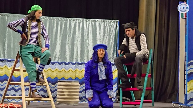 Музикалният театър в Ловеч представя премиерно „Куче с цвят на море“