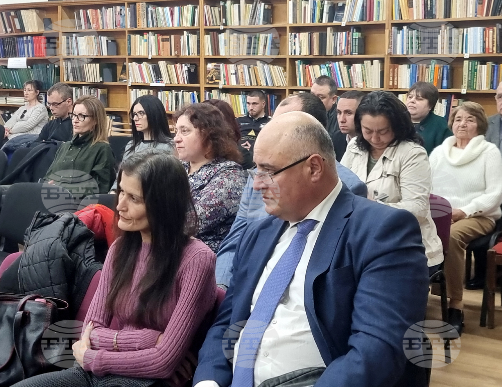 Велико Търново - Тома Биков - книга - “Българските контрареволюции и краят на идеологиите” - представяне