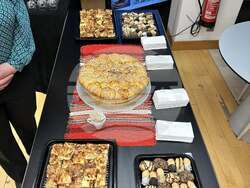 Изложба с фотографиите от проекта „Северна Ирландия през нашите очи“, показващи танцьори от клуб „Чемшир“, бе открита в град Ома