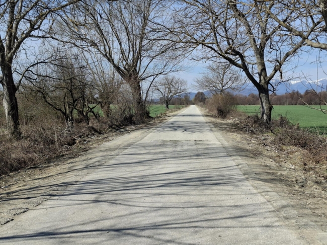 Започнаха ремонтните дейности на пътния участък от пожарната служба в град Павел баня до село Габарево