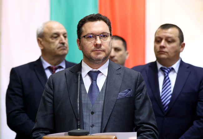 Развитието на спортната дейност е важен и необходим елемент от подготовката на служителите на МВР, каза министър Даниел Митов