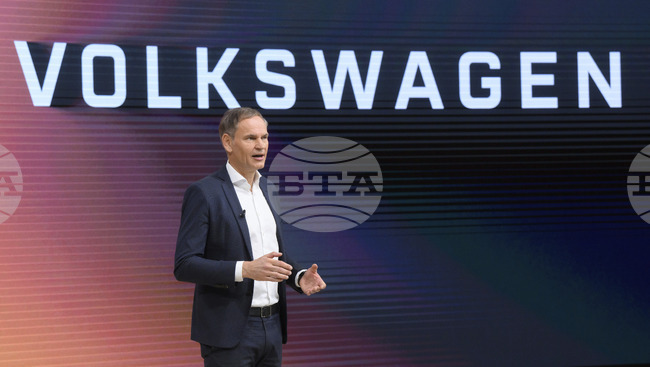 Работническият съвет на "Фолксваген" настоява изпълнителният директор Оливър Блуме да се оттегли от ръководния пост в "Порше"