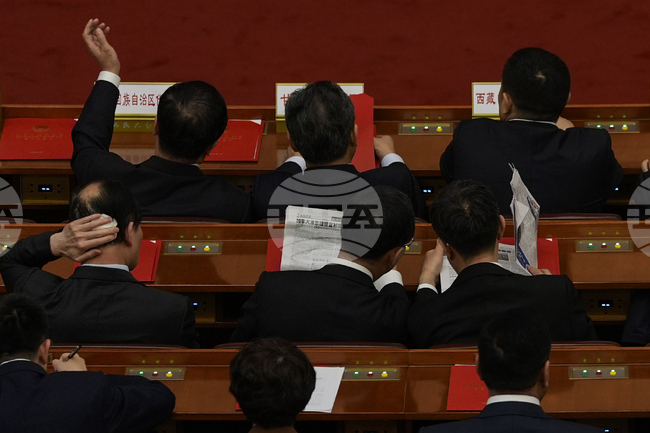 Китайските законодатели отстраниха петима генерали от Общокитайското събрание на народните представители 