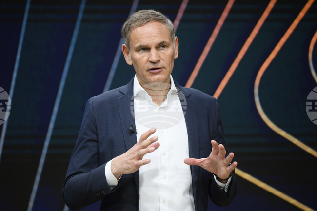 "Порше" реши да освободи Оливер Блуме, който остава начело само на "Фолксваген "