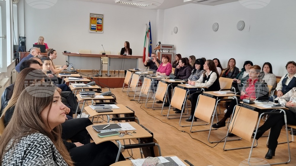 Екипът на ОИЦ-Враца представи в Мездра актуалните възможности за европейско финансиране