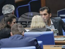 Парламент - извънредно заседание