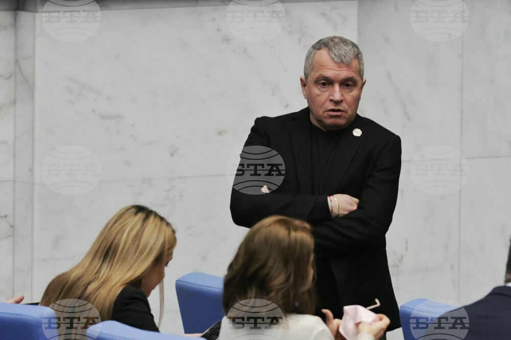 Народното събрание изслушва осем вещи лица по делото в Конституционния съд относно оспорване на законността на изборите