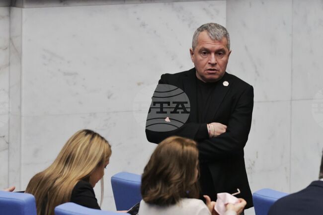 Народното събрание изслушва осем вещи лица по делото в Конституционния съд относно оспорване на законността на изборите 