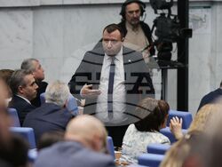 Парламент - извънредно заседание