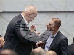 Парламент - извънредно заседание