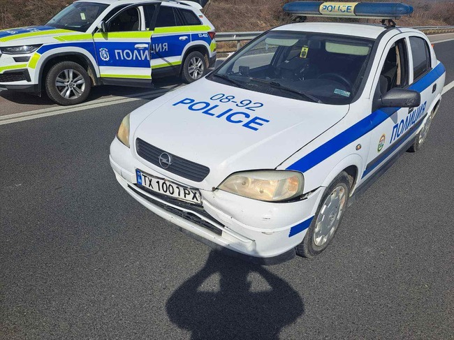 Двама мъже са задържани на магистрала "Хемус" след преследване от пътни полицаи от Добрич, Аксаково и сектор "Специализирани полицейски сили"