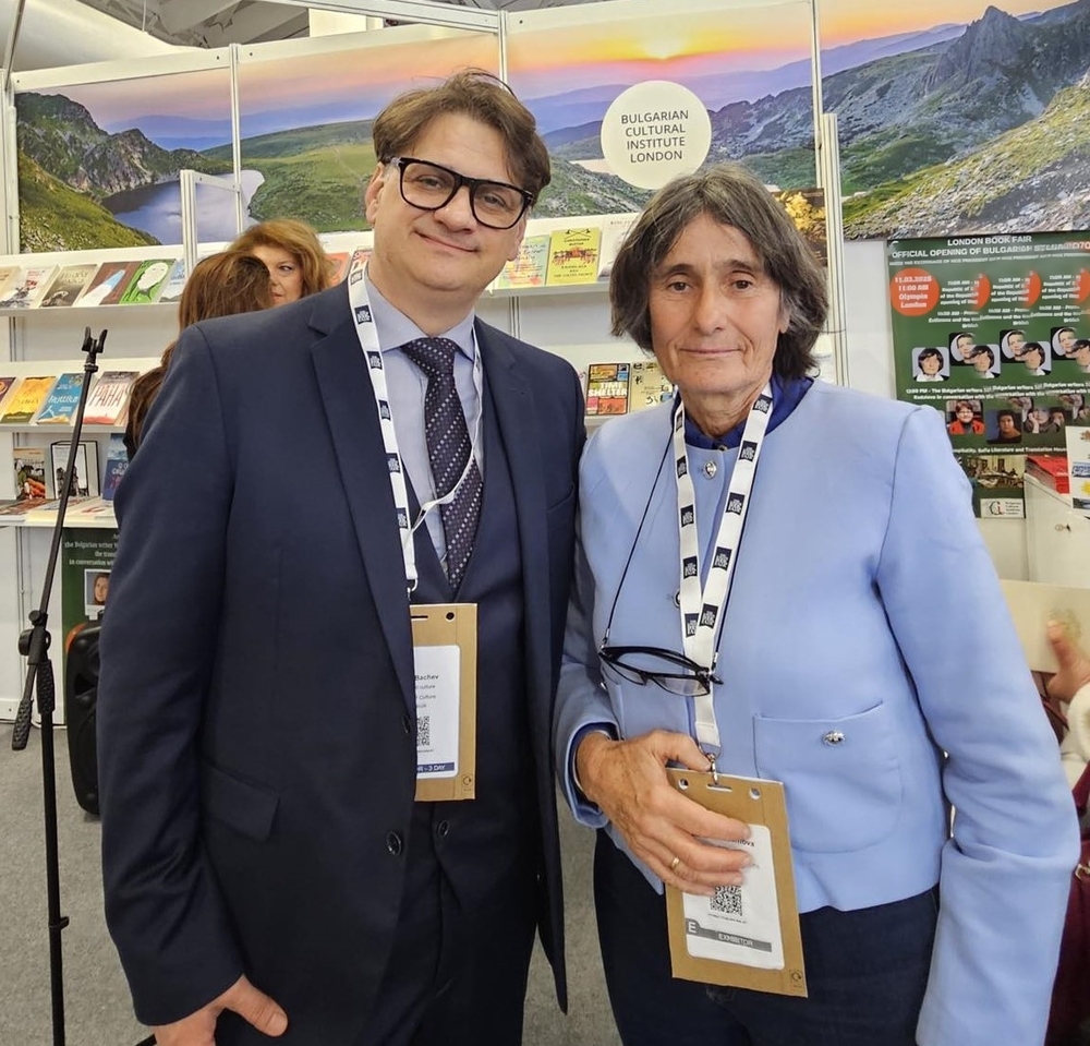 Министър Бачев откри българския щанд на Лондонския панаир на книгата
