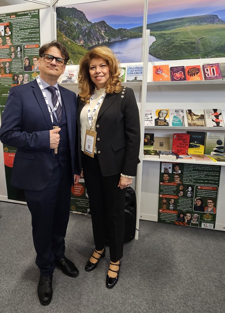 Вицепрезидентът Илияна Йотова и културният министър Мариан Бачев откриха българския щанд на Лондонския панаир на книгата