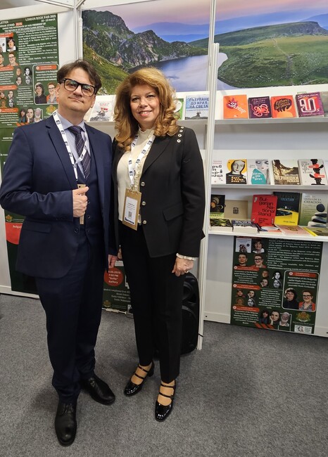 Вицепрезидентът Илияна Йотова и културният министър Мариан Бачев откриха българския щанд на Лондонския панаир на книгата