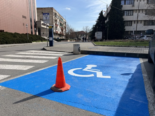 Увеличават местата за паркиране на хора с увреждания в синята зона в Ямбол